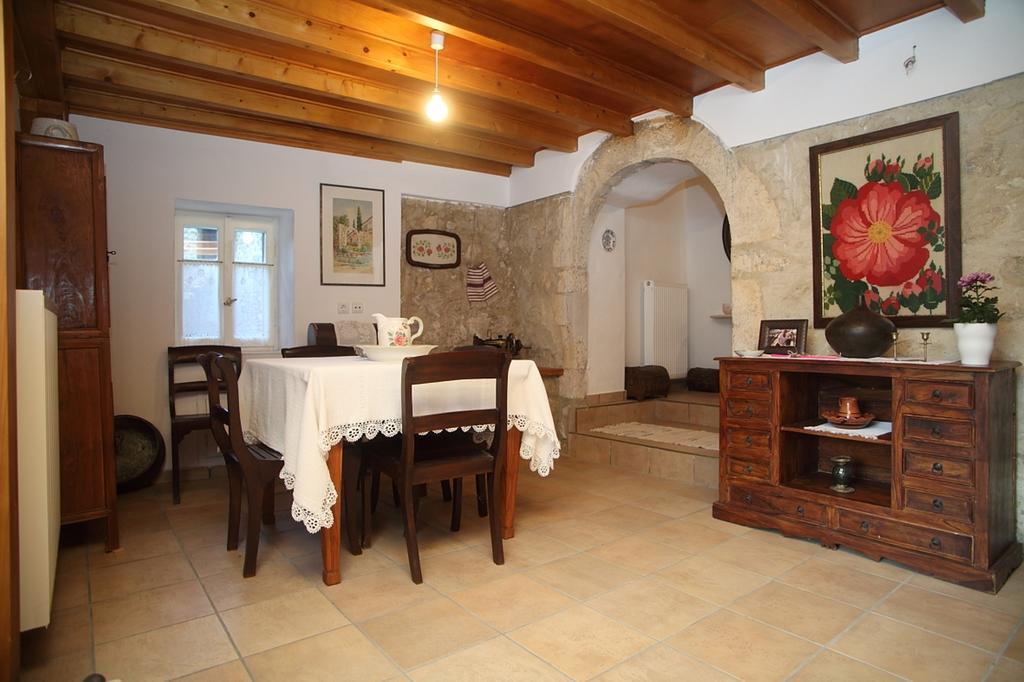 Menelia Cottage Platístoma 객실 사진